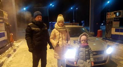 Тюменские автоинспекторы оказывают помощь людям на участке федеральной трассы в условиях резкого похолодания