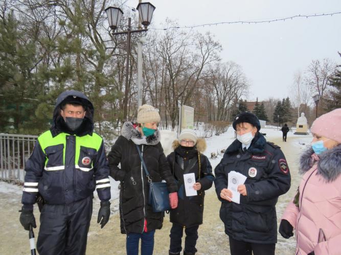 В преддверии школьных каникул дорожные полицейские совместно с представителями общественности призвали водителей к соблюдению правил ПДД