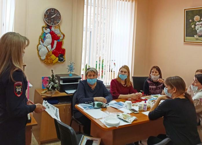 Саратовские автоинспекторы организовали рабочую встречу с представителями родительской общественности