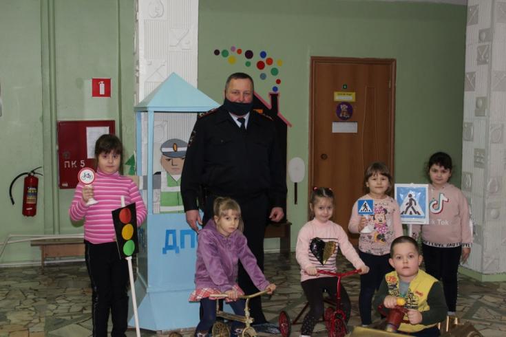 Дошкольники г. Красноармейска изучали азбуку дорожных знаков