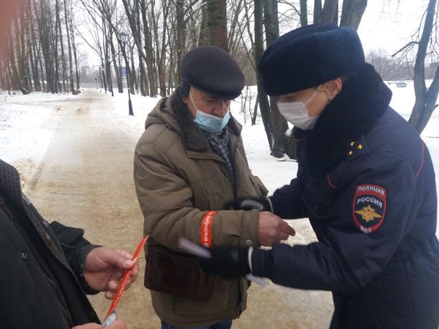 Акцию «С заботой о людях преклонного возраста» провели сотрудники Госавтоинспекции Смоленской области