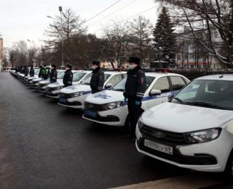Тверским полицейским вручили новые автомобили