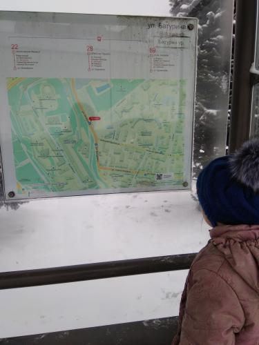 На остановках в центре города очень удобно размещена информация о транспорте