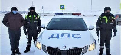 В Татарстане сотрудники Госавтоинспекции помогли замерзавшему на трассе мужчине