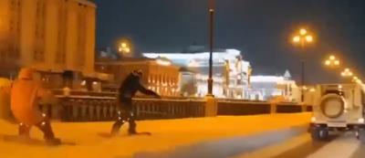 В Казани сотрудники Госавтоинспекции нашли и привлекли к ответственности водителя, катавшего на тросе сноубордистов