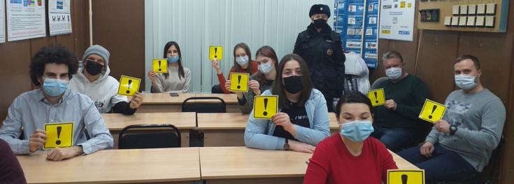 Госавтоинспекторы столицы провели беседу в автошколе с будущими водителями