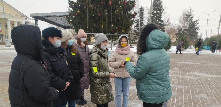 Белгородские активисты организовали пункт выдачи световозвращающих элементов для пешеходов