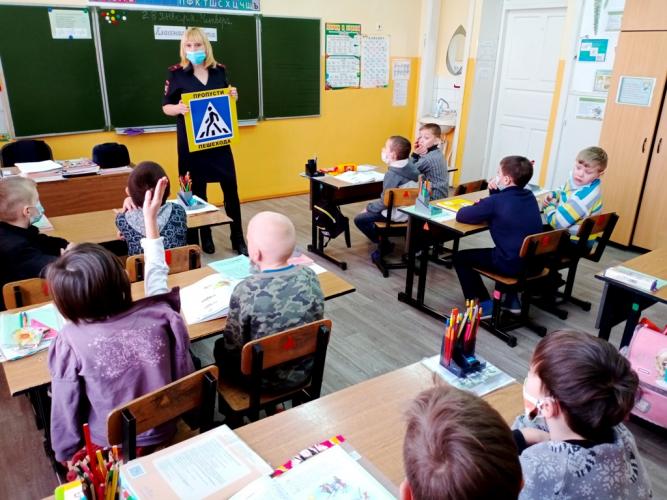Тюменские автоинспекторы проводят практикумы дорожной безопасности для детей с ограниченными возможностями здоровья