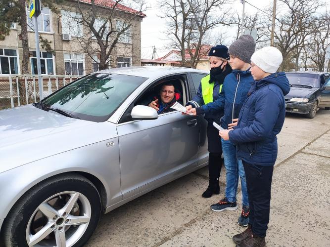 Госавтоинспекторы и юные участники дорожного движения провели акцию «Спасибо, водитель!» в Ленинском районе