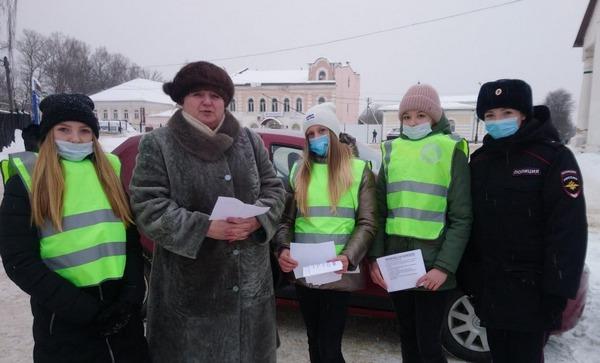 В Нерехте пешеходов проверили на знание правил дорожной безопасности