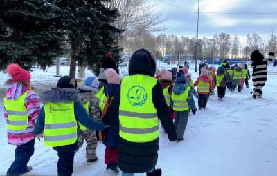 «Родительский патруль» провел пешеходную экскурсию для дошкольников в тюменском сельском поселении
