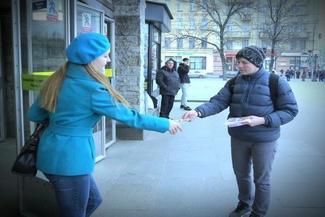 Раздача листовок по ПДД "Для чего нужны правила дорожного движения"