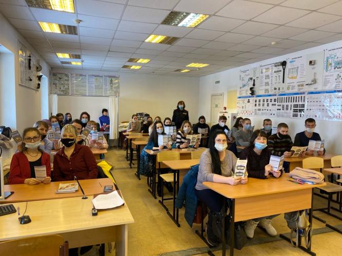 В Татарстане автоинспекторы проводят занятия с будущими водителями