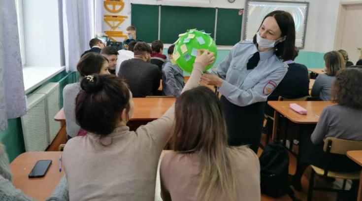 В Иланском районе автоинспекторы используют метод шоковой терапии при проведении профилактических мероприятий