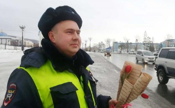 Акция «Цветы для автоледи» на Сахалине.
