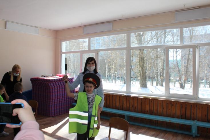 Сотрудники Госавтоинспекции напомнили школьникам правила безопасности на дороге