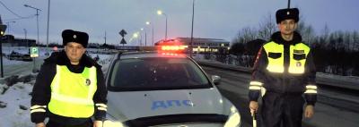 Жительница Югры поблагодарила тюменских автоинспекторов за помощь в сложной ситуации на федеральной трассе