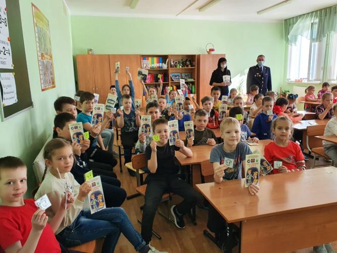 Сотрудники ГИБДД Татарстана провели профилактическую беседу в пришкольном лагере.