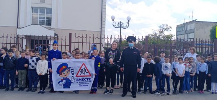 В Кабардино-Балкарии о ПДД на пешеходных переходах детям рассказывает «зебра»