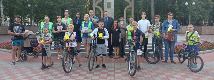 В Татарстане «родительские патрули» напоминают взрослым и детям о правилах безопасного поведения на дороге