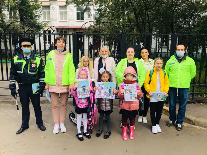 Сотрудники столичной ГИБДД и родительский патруль на страже детской безопасности
