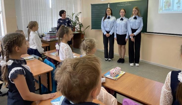 В Лесосибирске учащиеся полицейских классов провели акцию «Дети – детям»