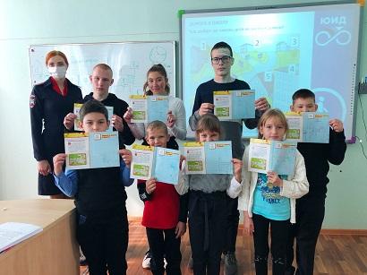 Сотрудники ГИБДД проводят профилактические занятия в образовательных учреждениях