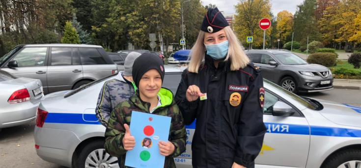 Сотрудники столичной Госавтоинспекции помогли московским школьникам стать заметнее