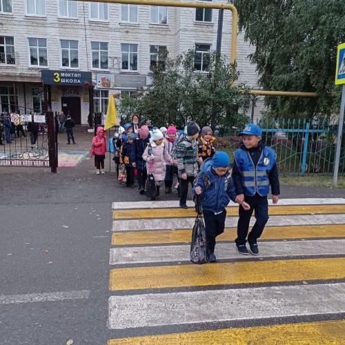 Помоги первокласснику безопасно прийти в школу