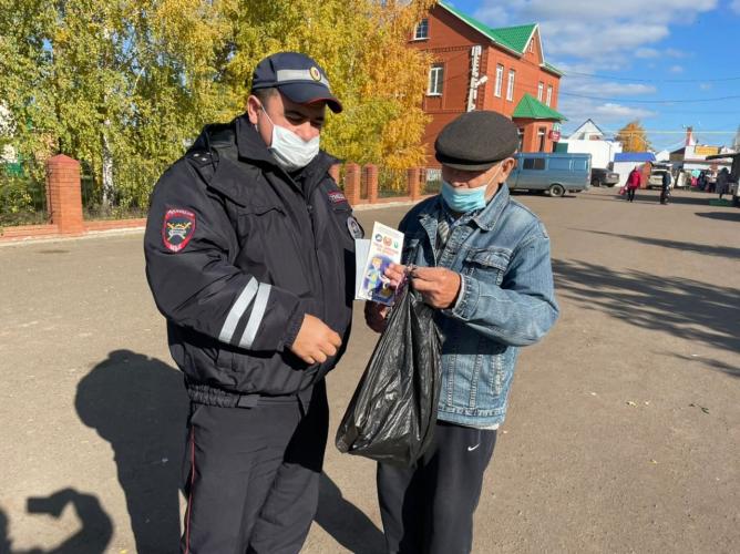 Нурлатские автоинспекторы провели акцию в рамках декады пожилых людей