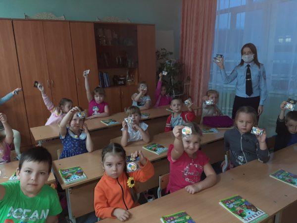 Сотрудники ГИБДД Кировграда провели урок безопасности для дошкольников