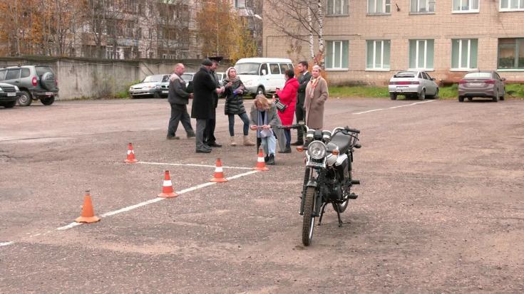 В Костроме открылась бесплатная автошкола для школьников