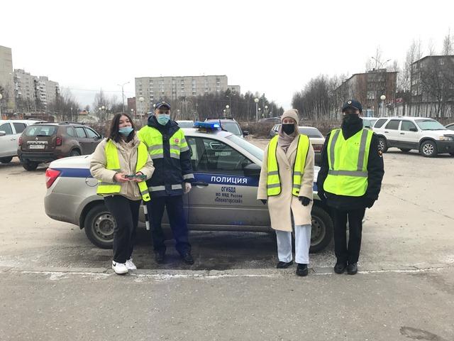 В Оленегорске автоинспекторы провели профилактическую акцию «Будь ярче! Засветись»