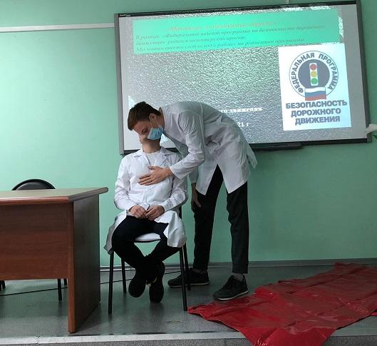 В Белгородской области студенты-медики и ЮИДовцы провели онлайн мастер-класс по оказанию первой помощи пострадавшим в ДТП