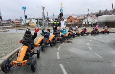В автогородках Свердловской области проходят практические тренинги по безопасности на дороге