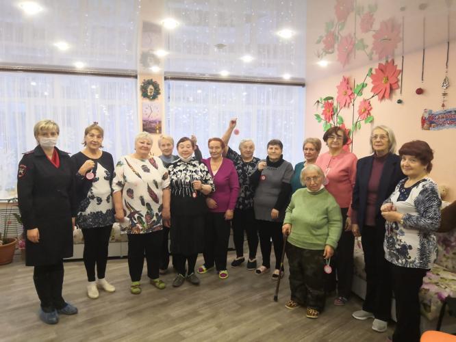 В Апатитах сотрудники Госавтоинспекции провели мероприятие по профилактике дорожно-транспортного травматизма
