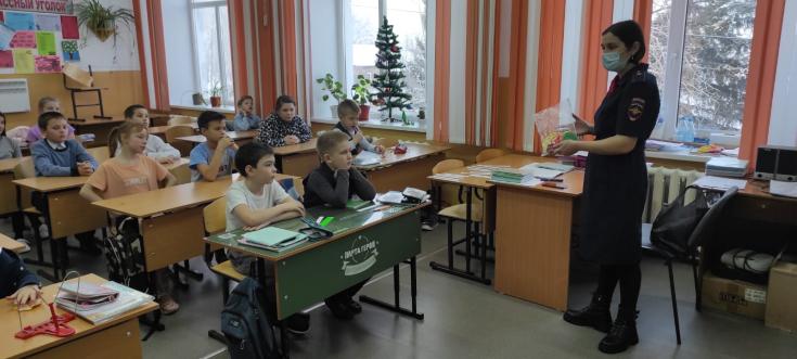 Сотрудники ГИБДД «засветили» школьников начального звена Большемуртинской школы