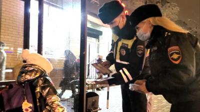 В самый короткий световой день в году автоинспекторы Ставрополя вручили участникам движения световозвращатели