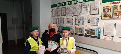Сотрудники ГИБДД Грязовецкого района совместно с ребятами из отряда ЮИД «Светофор» провели информационно-пропагандистскую акцию «На страже детства и дорог!»