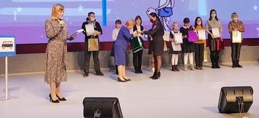 Юные курганцы подготовили тематические видеролики о безопасном маршруте в школу и поделились ими со своими сверстниками