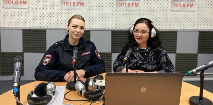 В прямом радиоэфире - сотрудники ГИБДД Кабардино-Балкарии