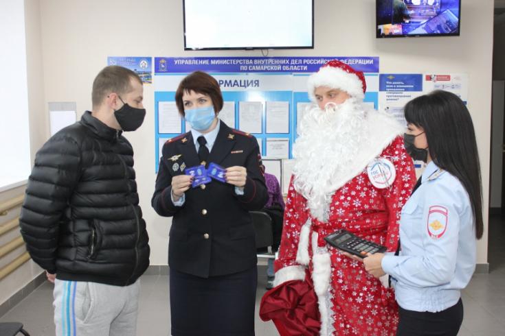 В Самарской области полицейские провели мероприятие по популяризации госуслуг в электронном виде
