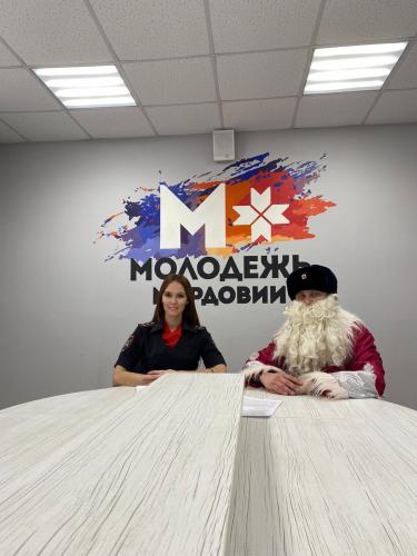 В Мордовии Полицейский Дед Мороз в режиме видеосвязи пообщался с учащимися 49 школ