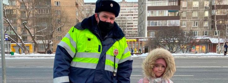 В преддверии зимних каникул госавтоинспекторы продолжают напоминать взрослым о детской безопасности