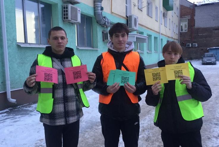 В Белгородской области молодые активисты разместили на информационных зонах подъездов многоквартирных домов тестирование по ПДД для родителей