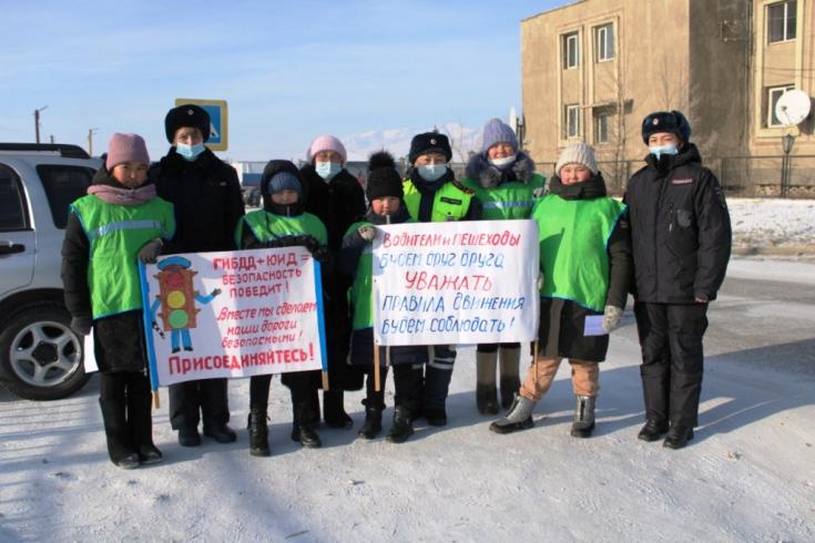 В Кош-Агачском районе автоинспекторы совместно с отрядом ЮИД провели акцию «Дорога. Дети. Безопасность!»