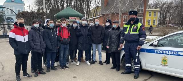 Кубанские автоинспекторы и общественники проводят акцию «Студенческий десант»
