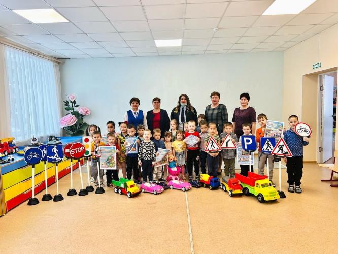 В детском саду «Милэш» г.Альметьевск прошла интересная и познавательная встреча по ПДД.