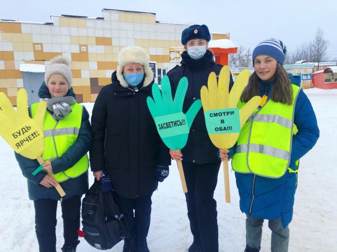 В Смоленской области Госавтоинспекция и школьники провели профилактическую акцию «Ладошка безопасности»