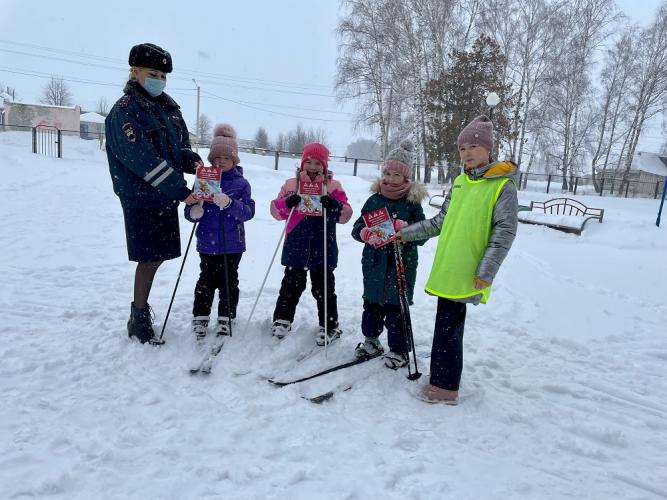 Экспресс-уроки дорожной безопасности для детей на открытом воздухе